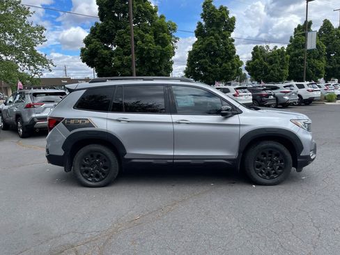 Used 2023 Honda Passport TrailSport image 6