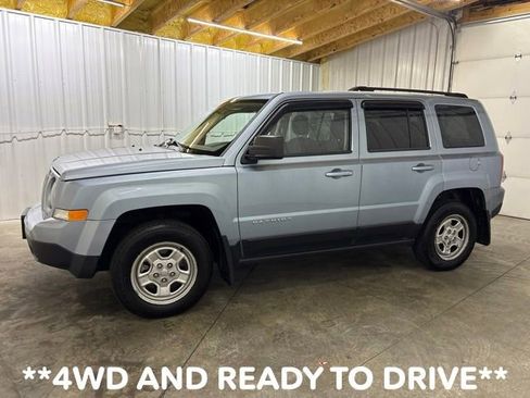 Used 2014 Jeep Patriot Sport w/ Power Value Group AWD/4WD image 4