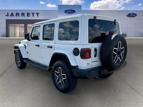 Used 2026 Jeep Wrangler Unlimited Sahara AWD/4WD image 5
