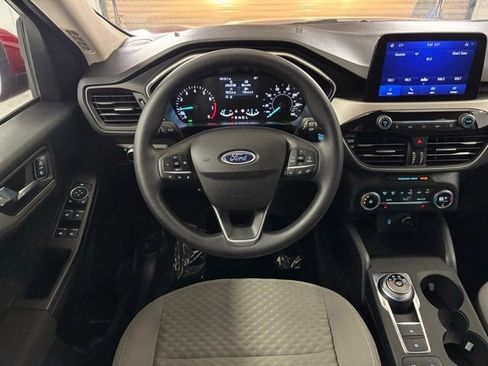 Used 2020 Ford Escape SE image 15