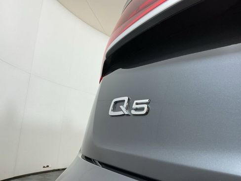 Used 2024 Audi Q5 2.0T Premium w/ Convenience Package image 31