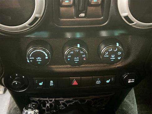 Used 2017 Jeep Wrangler Unlimited Rubicon w/ Max Tow Package image 15