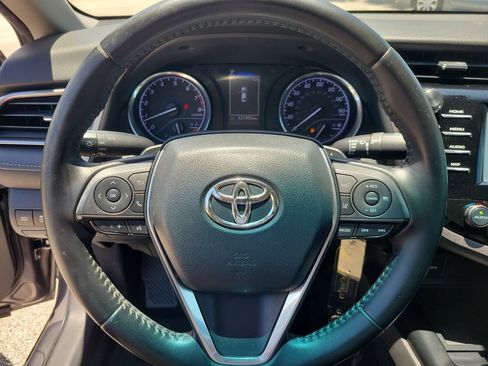 Used 2020 Toyota Camry SE FWD image 18