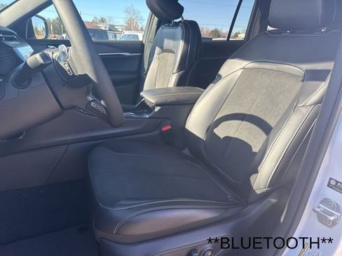 New 2026 Jeep Grand Cherokee Altitude image 9