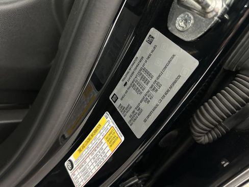 Used 2023 GMC Yukon SLT w/ SLT Premium Package image 37