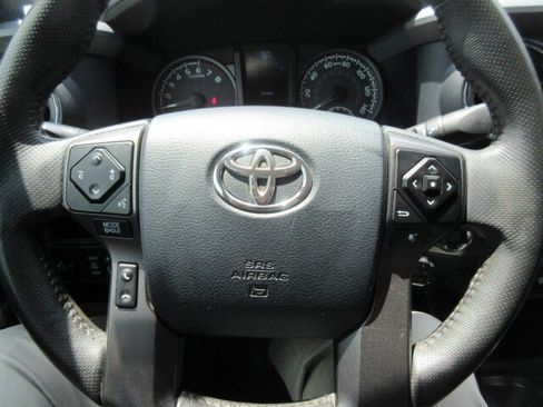 Used 2017 Toyota Tacoma TRD Sport w/ Tow Package (A/T) AWD/4WD image 32