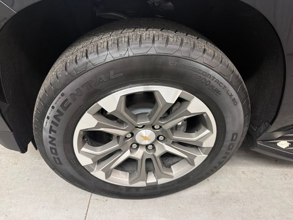 Used 2025 Chevrolet Suburban LS RWD image 27