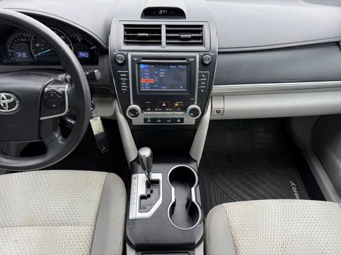 Used 2013 Toyota Camry LE image 21