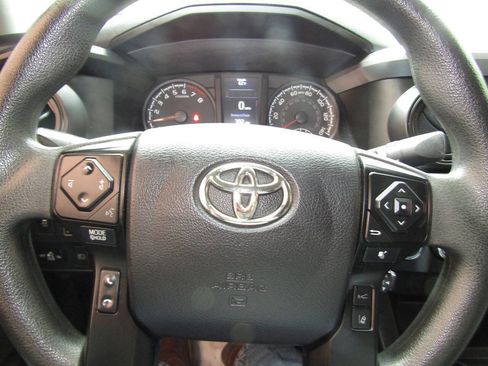 Used 2022 Toyota Tacoma SR AWD/4WD image 16