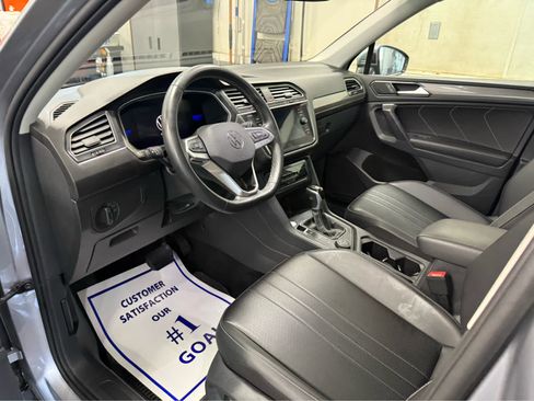 Used 2024 Volkswagen Tiguan SE AWD/4WD image 9