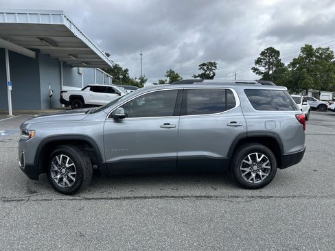 Used 2023 GMC Acadia SLT w/ Technology Package FWD image 4