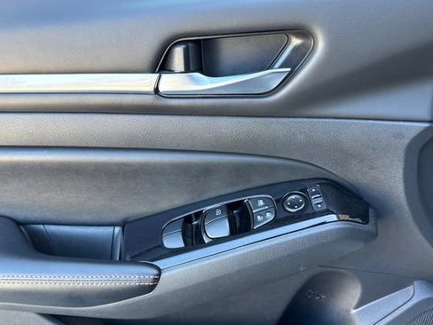 Used 2024 Nissan Altima 2.5 SR FWD image 11