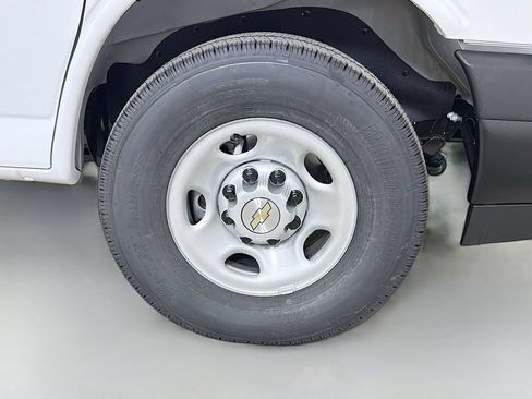 New 2026 Chevrolet Express 3500 Extended RWD image 25
