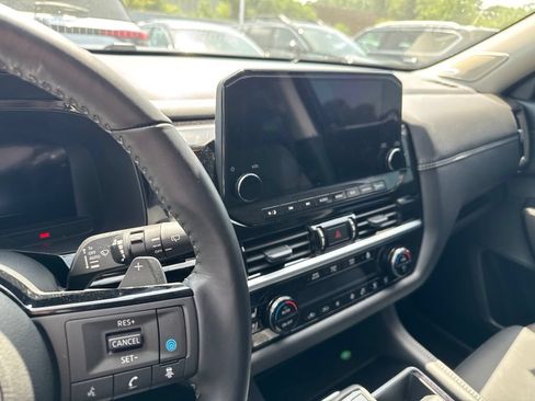 Certified 2025 Nissan Pathfinder Platinum AWD/4WD image 14