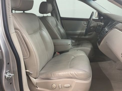 Used 2006 Cadillac DTS w/ Sun And Sound Package FWD image 9