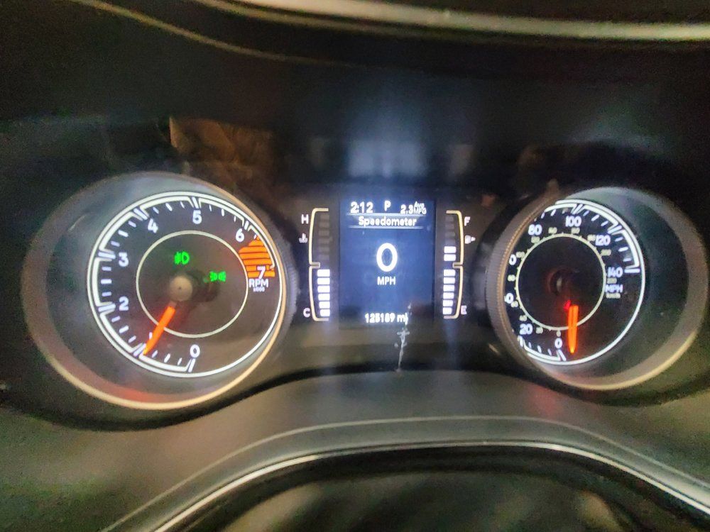 Used 2019 Jeep Cherokee Latitude w/ Popular Appearance Group FWD image 23