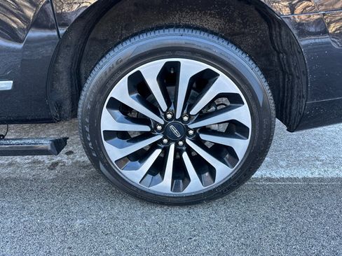 Used 2023 Lincoln Navigator L Reserve image 13