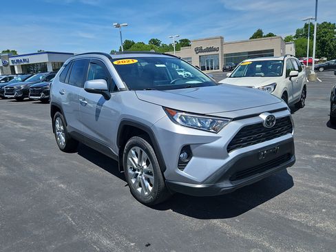 Used 2021 Toyota RAV4 XLE Premium AWD/4WD image 2