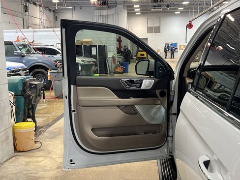 Used 2023 Lincoln Navigator L Reserve w/ Equipment Group 201A image 10