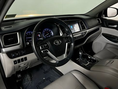 Used 2018 Toyota Highlander XLE image 14