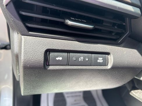Used 2024 Nissan Altima 2.5 SV FWD image 17