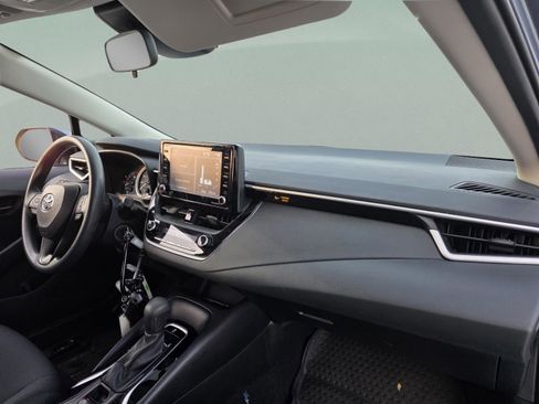 Used 2022 Toyota Corolla LE image 19