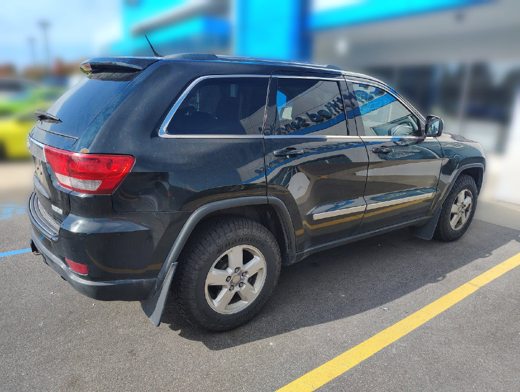 Used 2012 Jeep Grand Cherokee Laredo w/ Laredo E Group AWD/4WD image 6