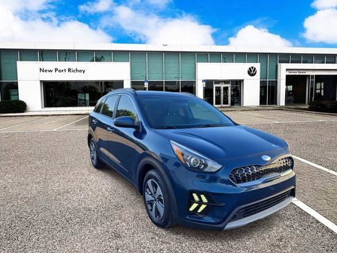 Used 2021 Kia Niro LX image 2