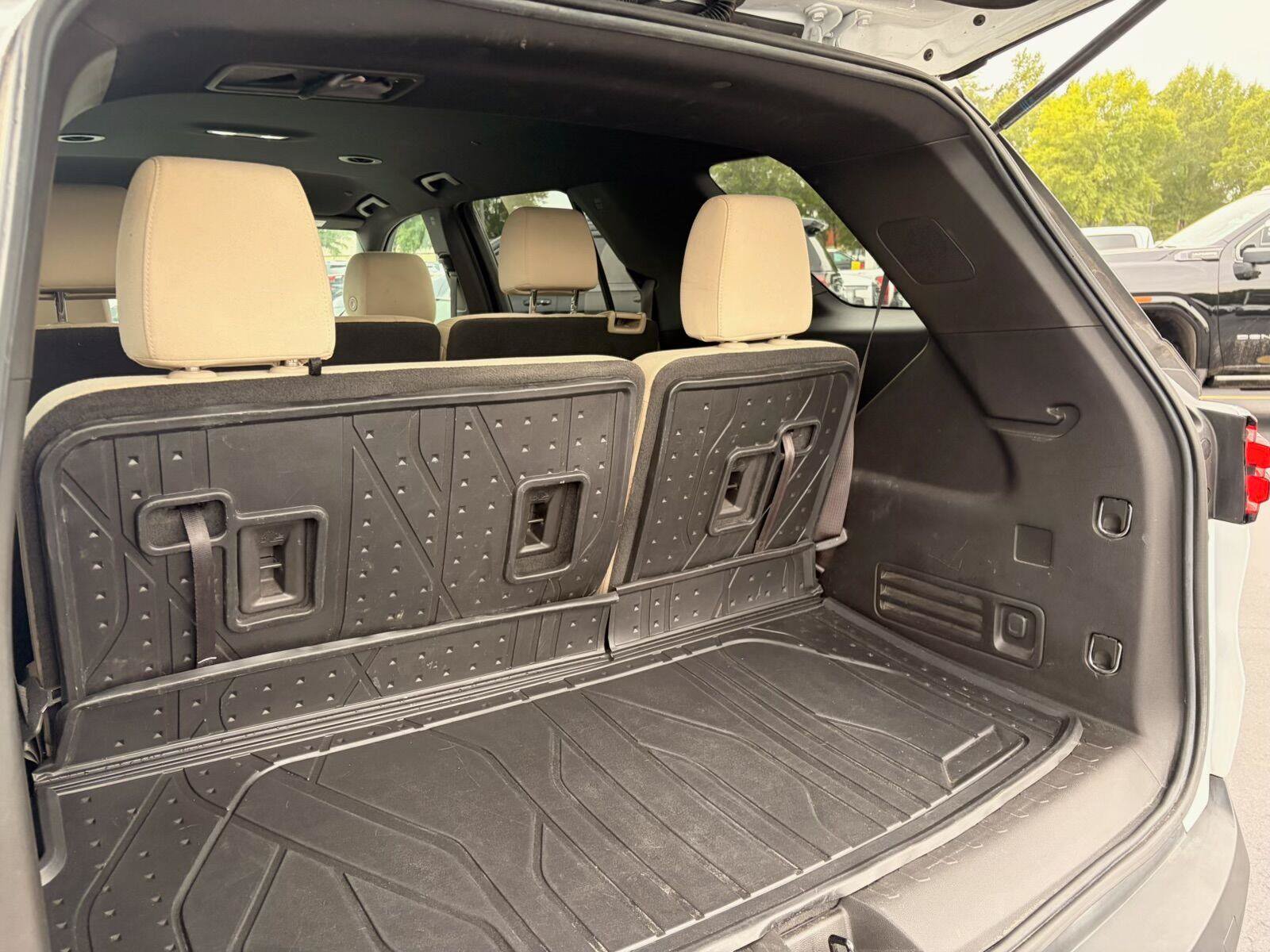 Used 2022 Chevrolet Traverse LS FWD image 25