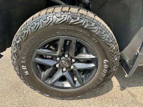 Used 2020 Chevrolet Silverado 1500 Custom Trail Boss w/ Custom Convenience Package AWD/4WD image 48