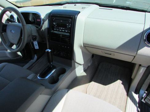 Used 2006 Ford Explorer XLT image 19