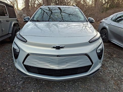 Used 2022 Chevrolet Bolt EUV Premier w/ Sun & Sound Package image 2