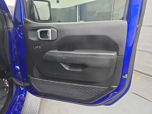 Used 2019 Jeep Wrangler Unlimited Sahara w/ Uconnect 4C Nav & Sound Group AWD/4WD image 36