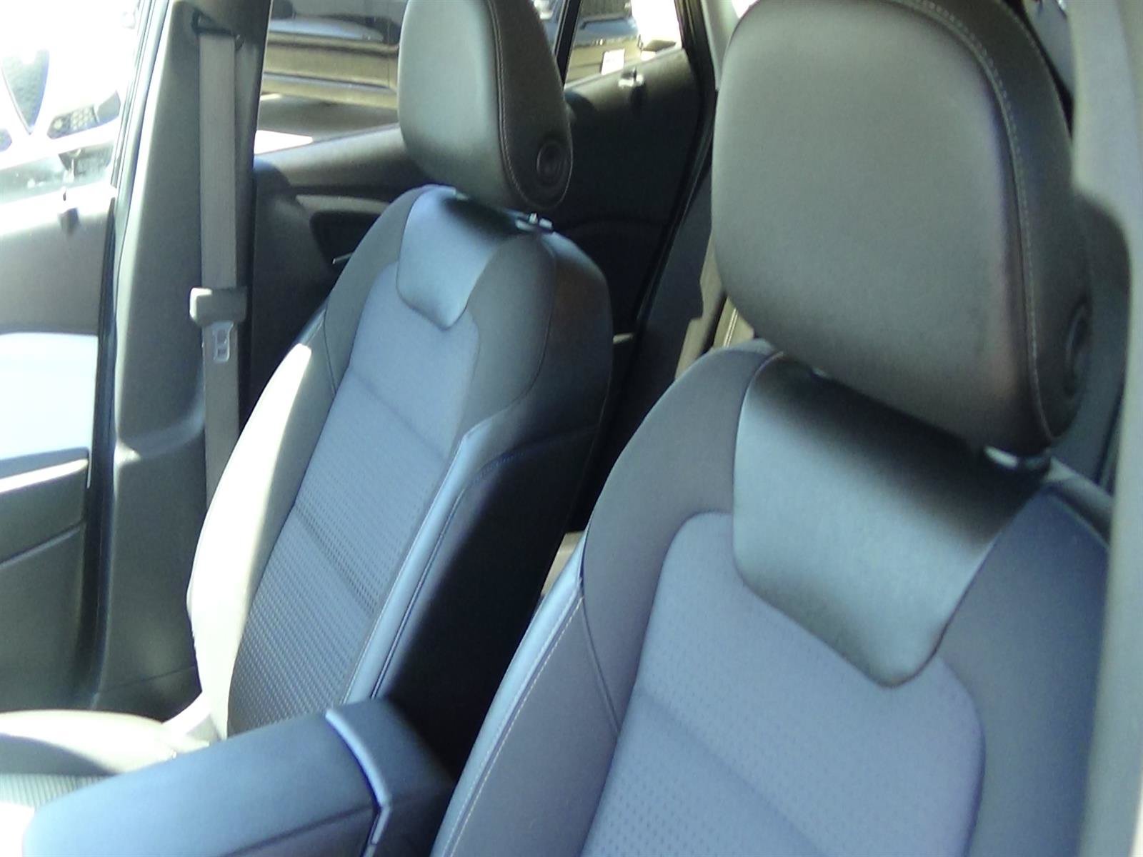 Used 2025 Chevrolet Trax LT w/ LT Convenience Package FWD image 17