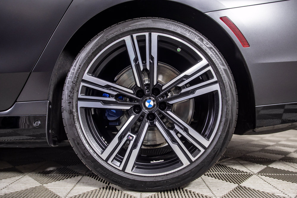 Used 2023 BMW i7 xDrive60 w/ Executive Package 2 AWD/4WD image 52
