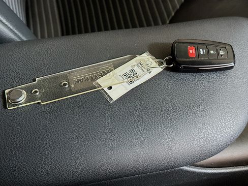 Used 2023 Toyota Camry SE w/ Cold Weather Package FWD image 33