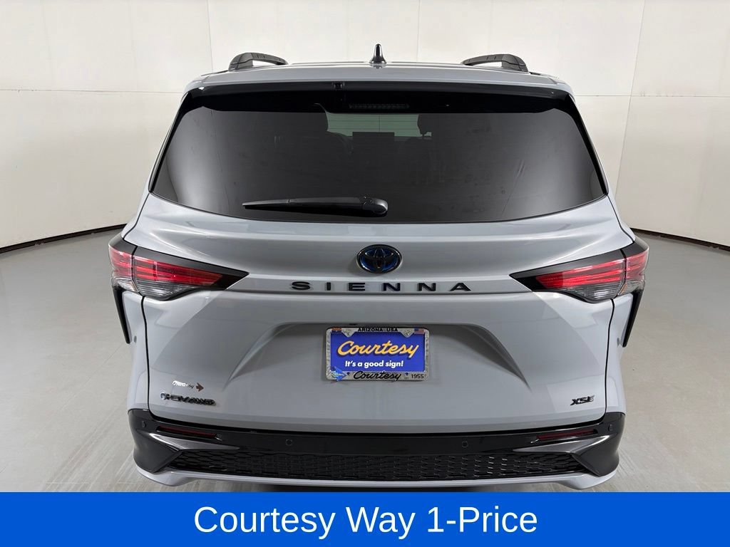 Used 2025 Toyota Sienna XSE AWD/4WD image 9