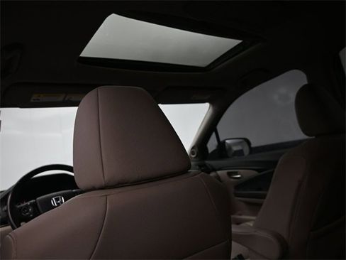 Used 2017 Honda Pilot Touring image 32