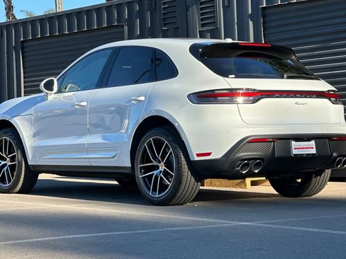 Used 2025 Porsche Macan Base image 3