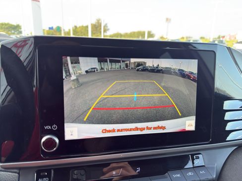 Used 2025 Toyota Camry LE FWD image 18