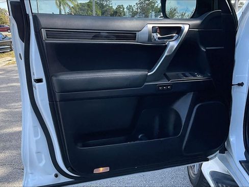 Used 2023 Lexus GX 460 Luxury image 25