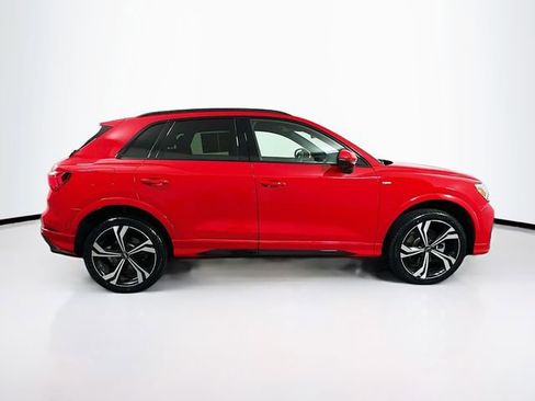 Used 2023 Audi Q3 2.0T Premium w/ Black Optic Sport Package image 9