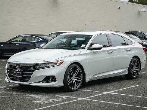 Used 2022 Honda Accord Touring image 3
