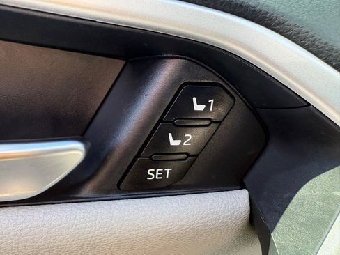 Used 2021 Toyota RAV4 Limited AWD/4WD image 13