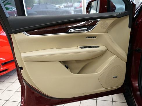 Used 2017 Cadillac XT5 Luxury w/ Driver Awareness Package AWD/4WD image 23
