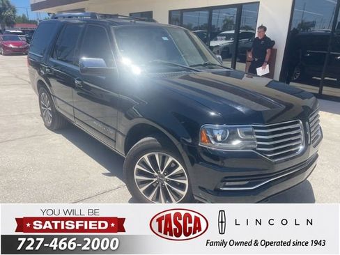 Used 2017 Lincoln Navigator Select RWD image 3