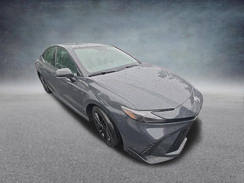 Used 2025 Toyota Camry SE FWD image 2