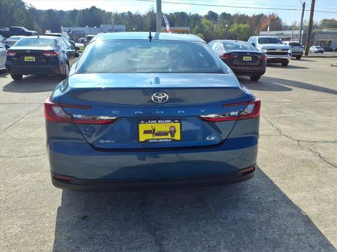 Used 2025 Toyota Camry LE image 4