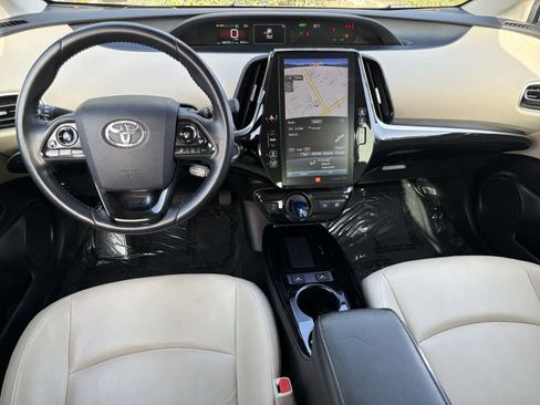 Used 2021 Toyota Prius L Eco image 10