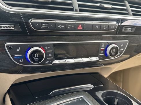 Used 2018 Audi Q7 3.0T Premium Plus w/ Premium Plus Package AWD/4WD image 30